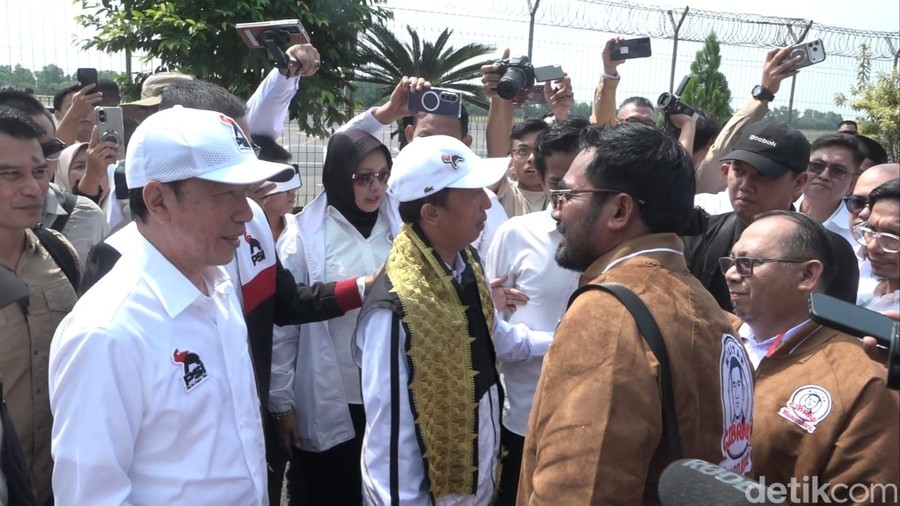 Eks Presiden Jokowi Awali Safari Politik Tiga Hari di Lampung, Disambut Lautan Relawan