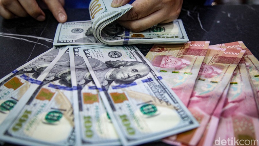 Dolar AS Masih Betah di Level Rp 17.900
