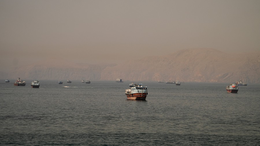 Peringatan Keras Iran: Kapal Tanpa Izin di Selat Hormuz Akan Ditindak Tegas