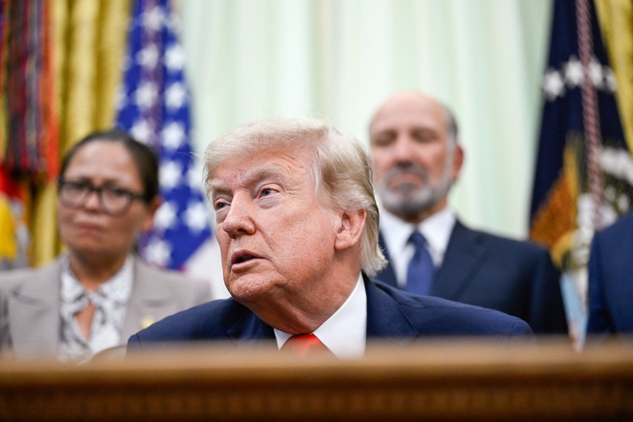 Washington D.C.  - Presiden Amerika Serikat Donald Trump kembali melontarkan ancaman keras terhadap Iran, menegaskan bah