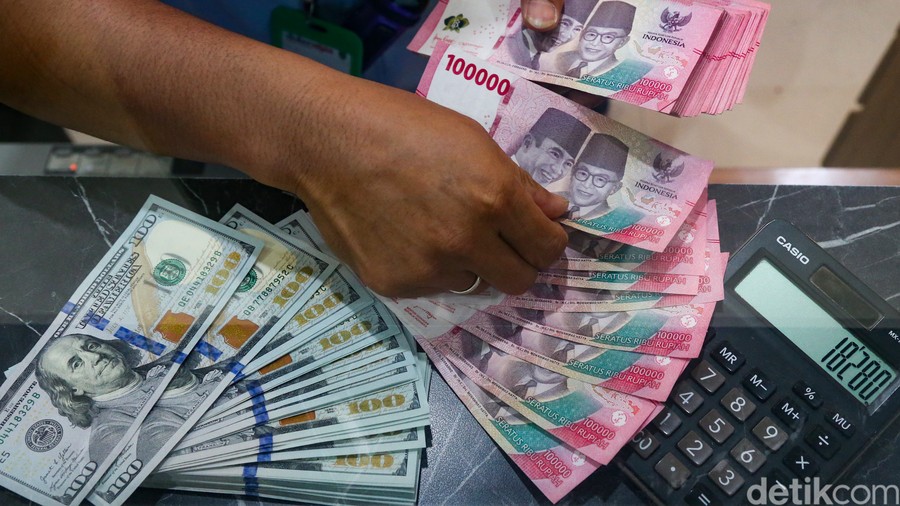 Dolar AS Tembus Rp17.967, Rupiah Kian Tertekan di Awal Perdagangan