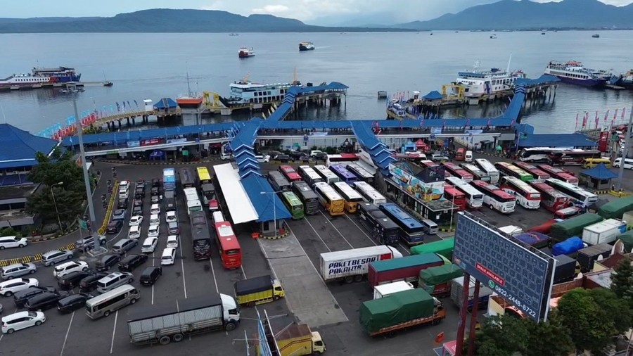 ASDP Siagakan Puluhan Armada Demi Lancarkan Arus di Pelabuhan Ketapang