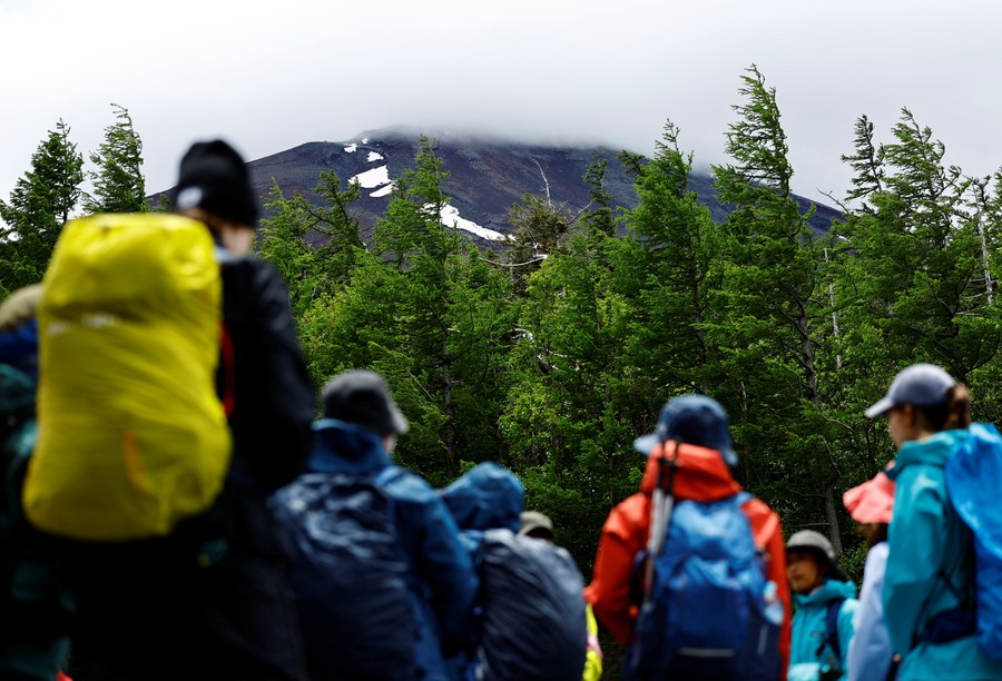 Empat Pendaki Terjebak Beruang Cokelat di Gunung Hokkaido, Helikopter Dikerahkan untuk Evakuasi
