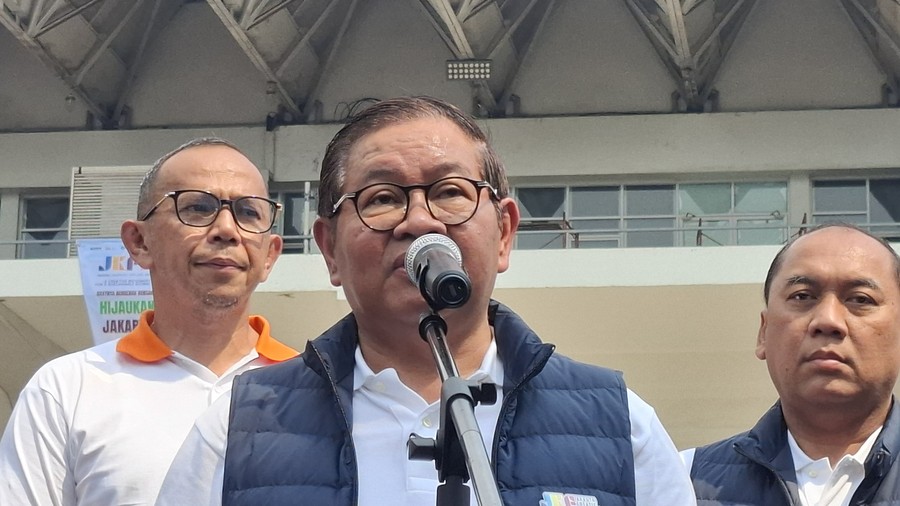 Jakarta, Beritainti.com  – Gubernur DKI Jakarta Pramono Anung mendorong penambahan kuota penerimaan siswa program Sekolah Rakyat di ibu kota dengan sasaran utama anak-anak dari kelompok paling rentan. Pramono menegaskan bahwa anak jalanan, pengamen, hingga remaja yang berasal dari keluarga pecah atau  broken home  harus menjadi prioritas dalam perluasan akses pendidikan gratis tersebut.