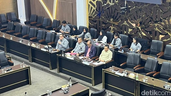 Rapat Pemerintah dan Baleg DPR Bahas RUU Pusat Finansial Internasional