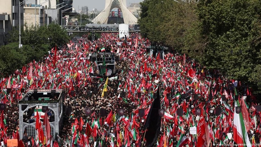 Lautan Manusia di Teheran: Pemakaman Khamenei Jadi Panggung Demonstrasi Kekuatan Rezim