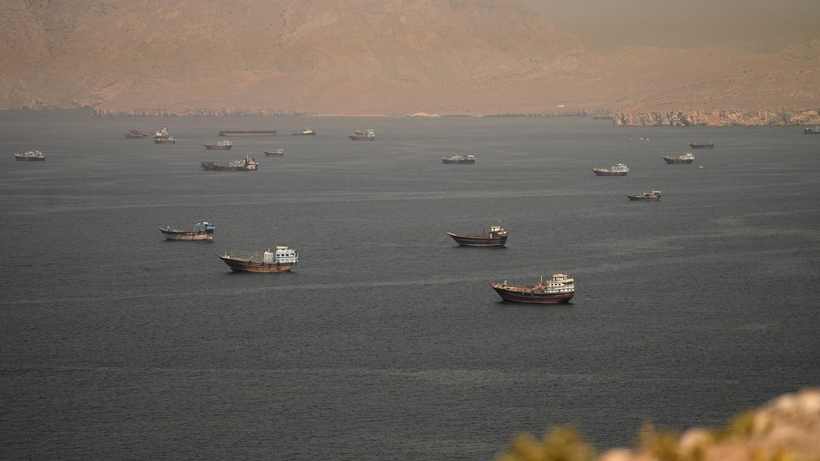 Lalu Lintas Kapal Tanker di Selat Hormuz Mulai Pulih Pasca Kesepakatan Damai AS-Iran