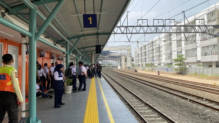 Stasiun JIS Buka, Tarif KRL Rp 1 Hingga 28 Juni, Berikut Rutenya