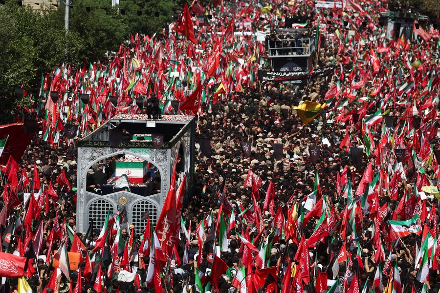 Presiden AS Akui Salah Perkirakan Popularitas Mendiang Khamenei