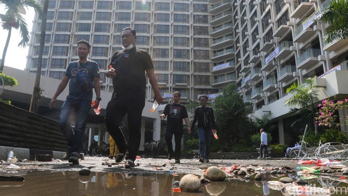 Eksekusi Hotel Sultan Dimulai, Bagaimana Nasib Ribuan Pekerjanya?
