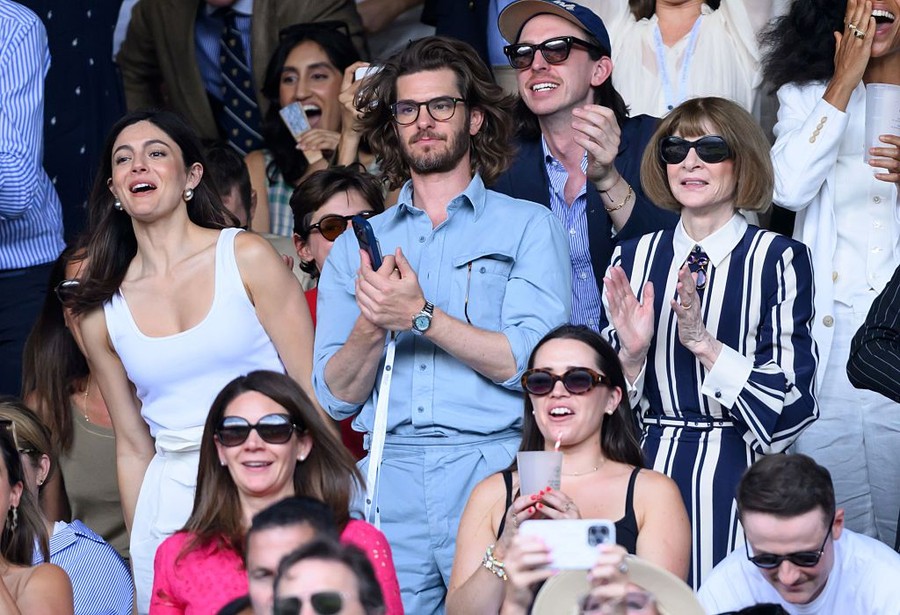 Momen Pacaran Andrew Garfield-Monica Barbaro Nonton Tenis