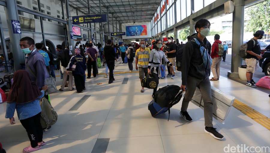 Diskon Tiket Kereta Api hingga Subsidi Pajak Tiket Pesawat Berakhir, Pemerintah Catat Pergerakan Ekonomi Daerah Meningka