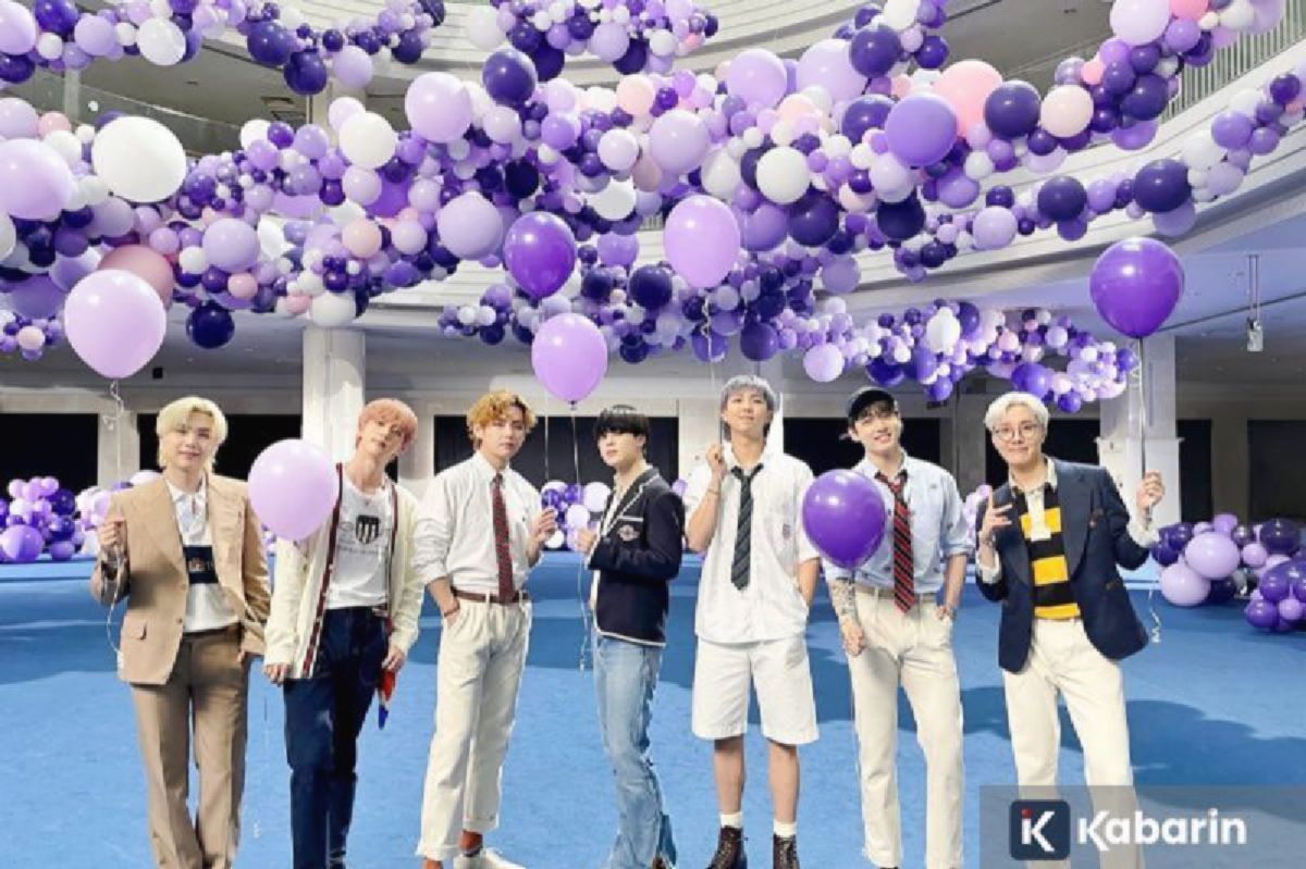 BTS, grup K-pop global yang telah lama mencetak sejarah, mengguncang awal tahun
