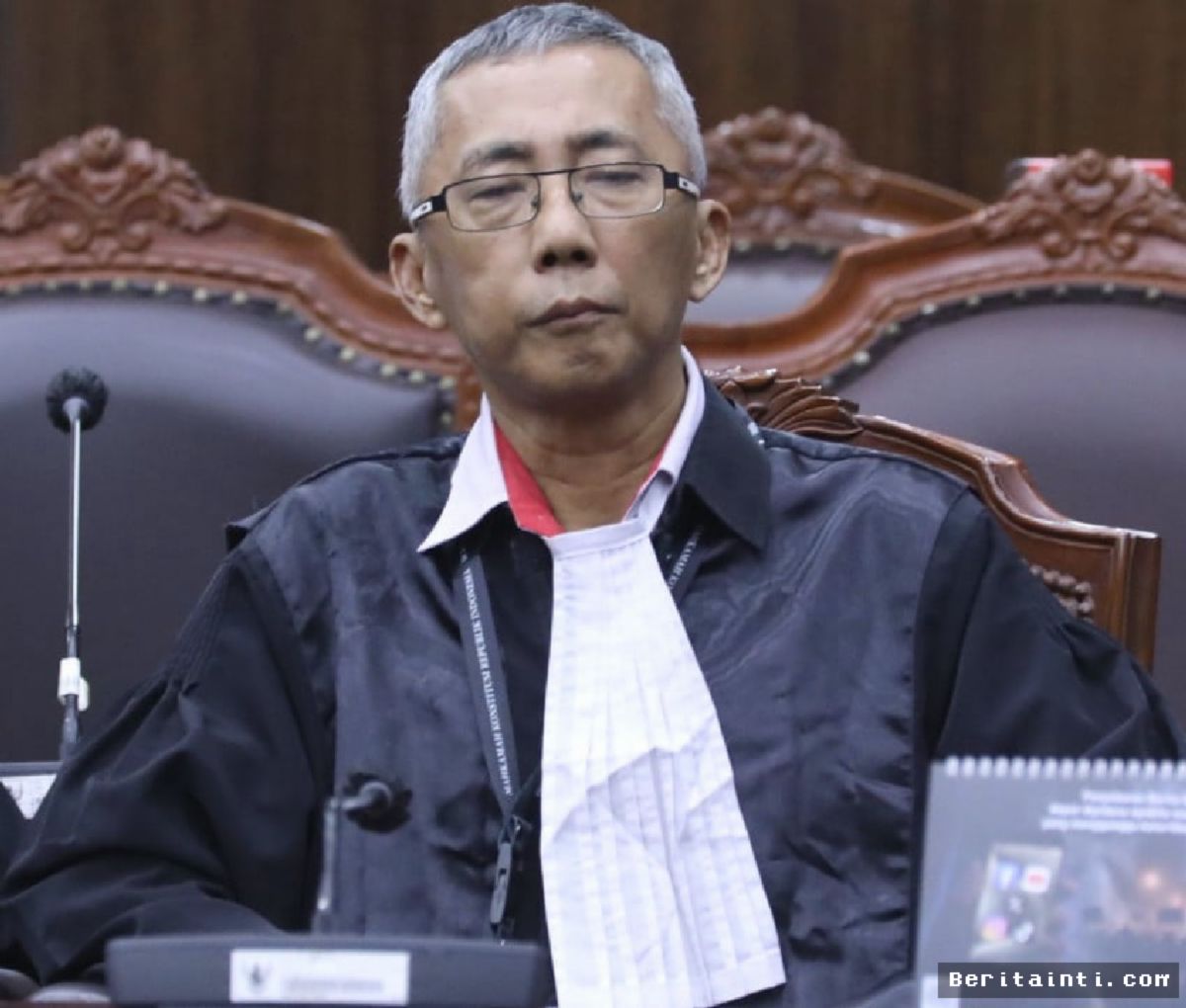 Jakarta — Dokter Tifa Gugat Ijazah Jokowi, Pasar Saham Bereaksi Tajam