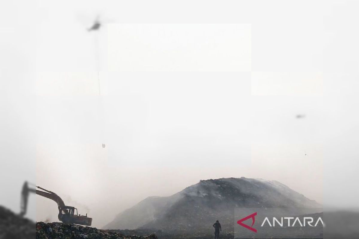 BNPB Setop Helikopter Water Bombing Usai Kebakaran TPA Jatiwaringin Padam