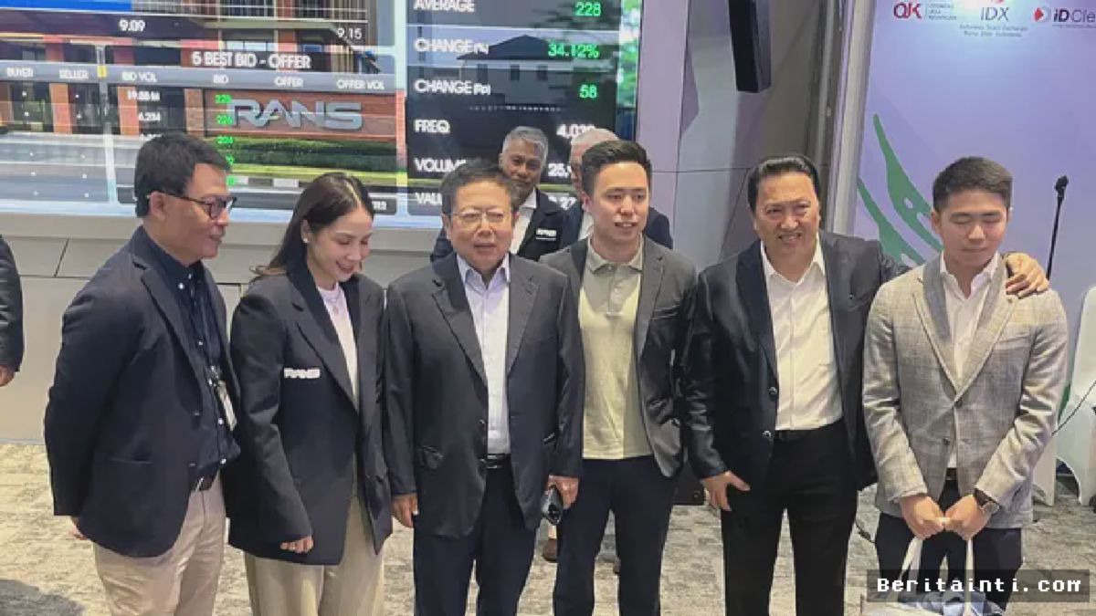 Lantai Bursa Efek Indonesia (BEI) siang itu dipenuhi antusiasme yang tak biasa.