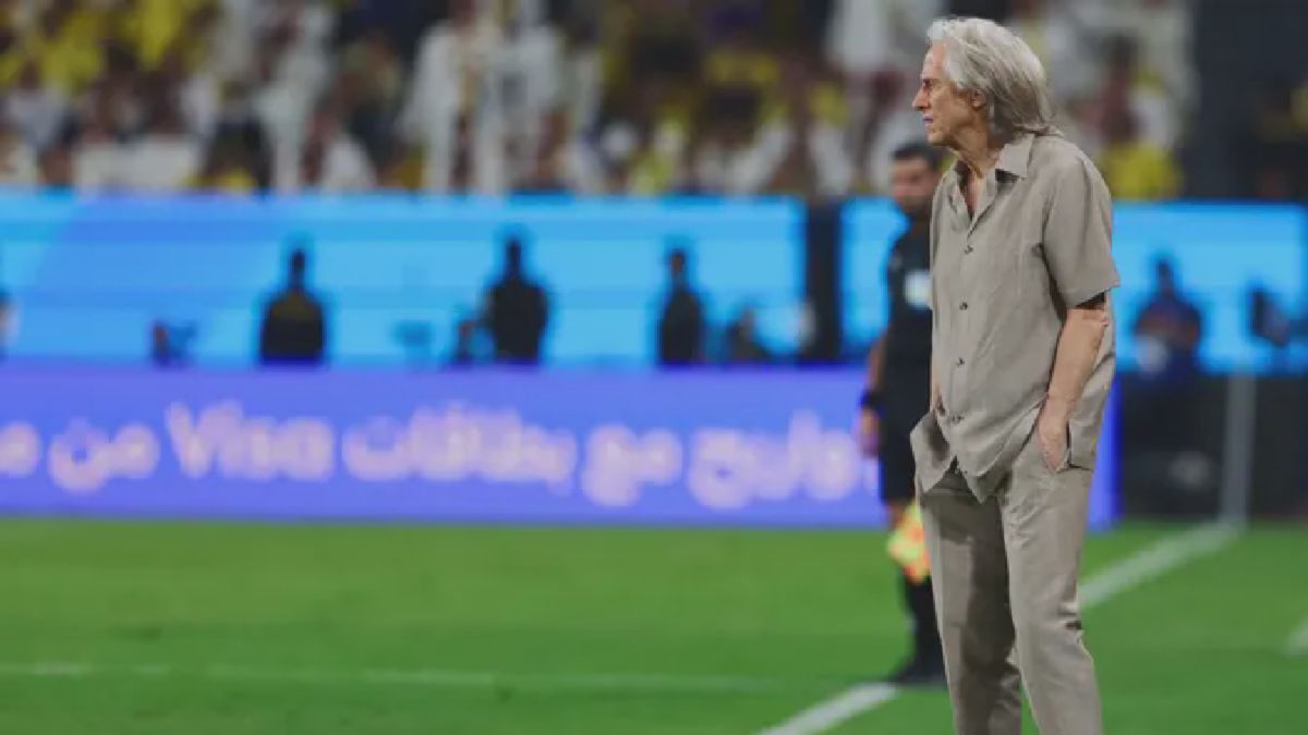 Jorge Jesus Persembahkan Trofi AFC Champions League Two untuk Al Nassr