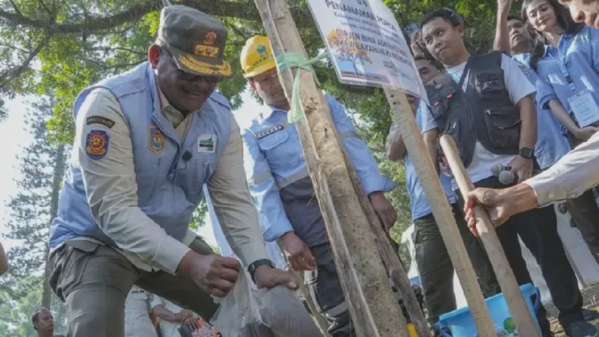 Safrizal Zakaria Ali Turun Langsung Tanam Pohon Gerakan Indonesia ASRI