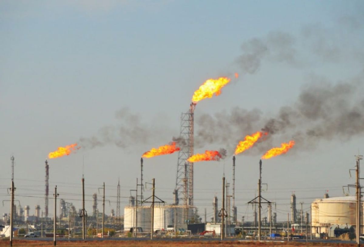 UEA Cetak Rekor Produksi 4,1 Juta Barel Usai Hengkang dari OPEC