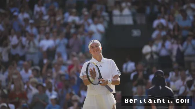 London, Beritainti.com  – Petenis Republik Ceko, Karolína Muchová, berhasil melaju ke babak semifinal turnamen Grand Slam Wimbledon usai menaklukkan petenis Jepang, Naomi Osaka, dalam laga perempat final tunggal putri yang berlangsung sengit di All England Club, London. Kemenangan ini menandai pencapaian impresif bagi Muchová yang terus menunjukkan performa gemilang sepanjang turnamen.