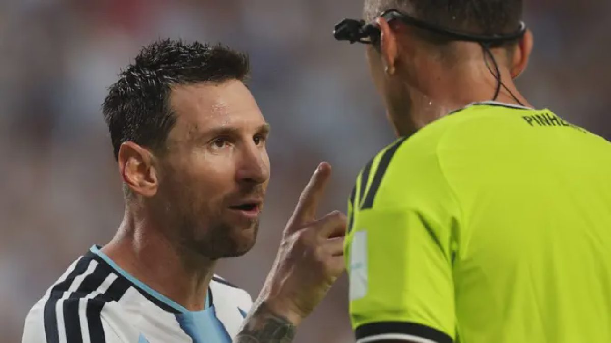 Argentina Kalahkan Swiss 2-1, Messi dan Wasit Pinheiro Terlibat Perdebatan Panas