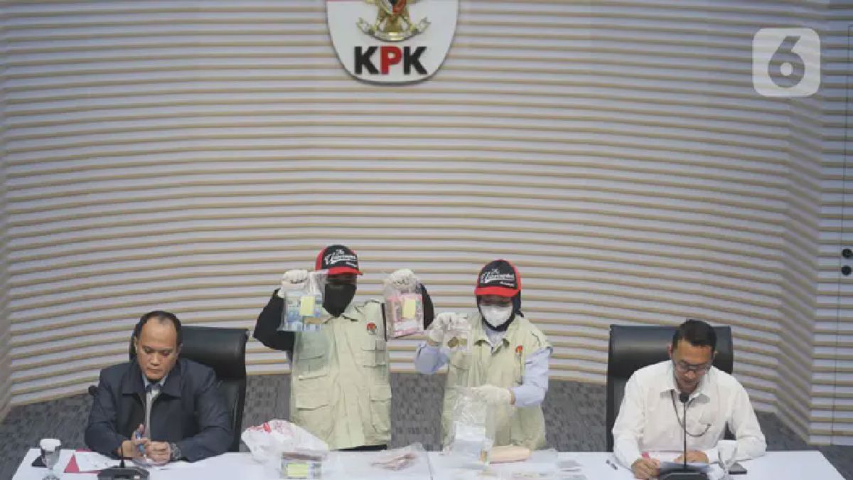 KPK Tangkap Tangan Bupati Lampung Tengah, Sita Uang Ratusan Juta